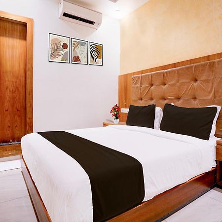 Super Townhouse Oak Times Square Le Western Mumbai Bagian luar foto
