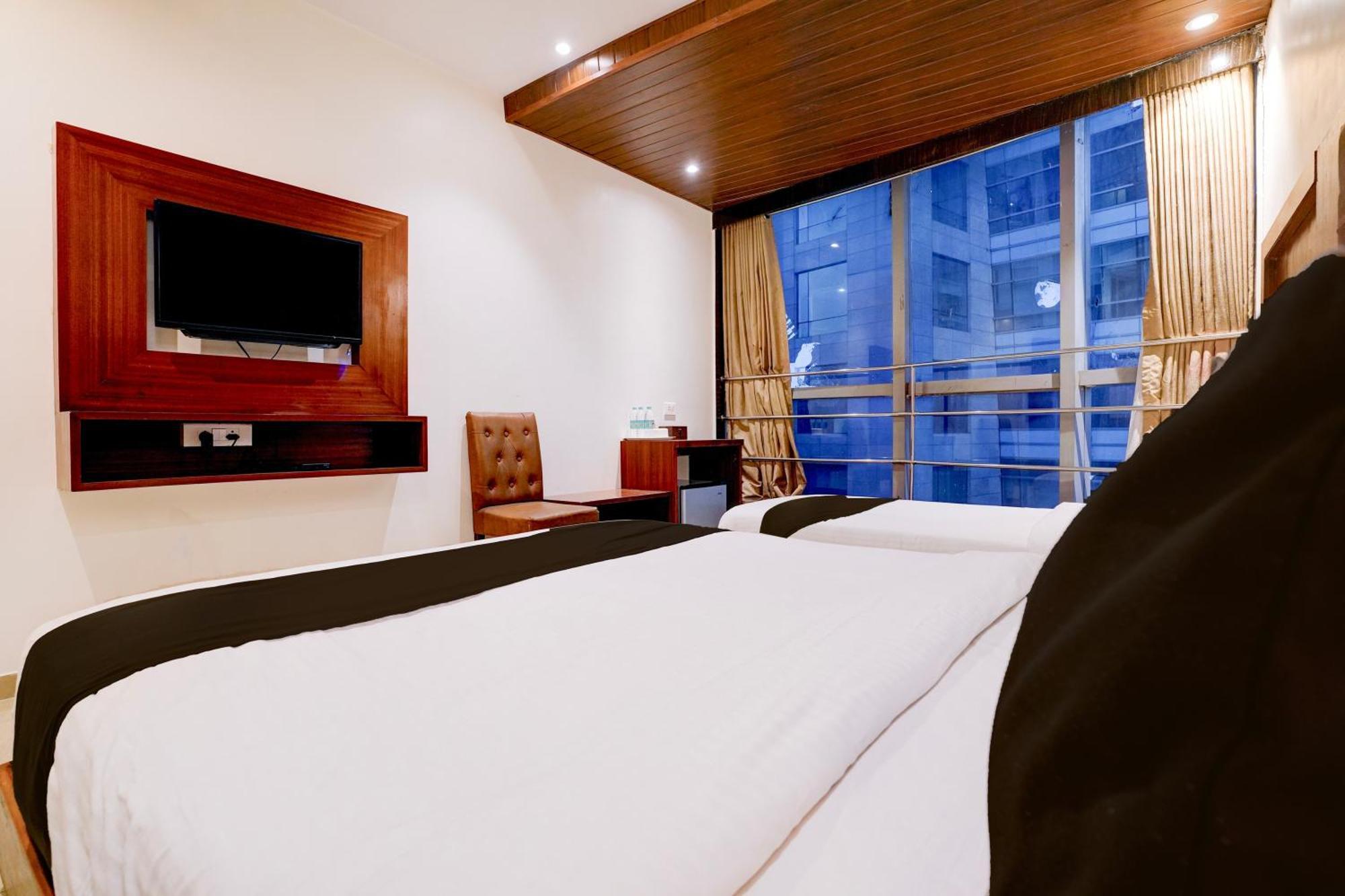 Super Townhouse Oak Times Square Le Western Mumbai Bagian luar foto