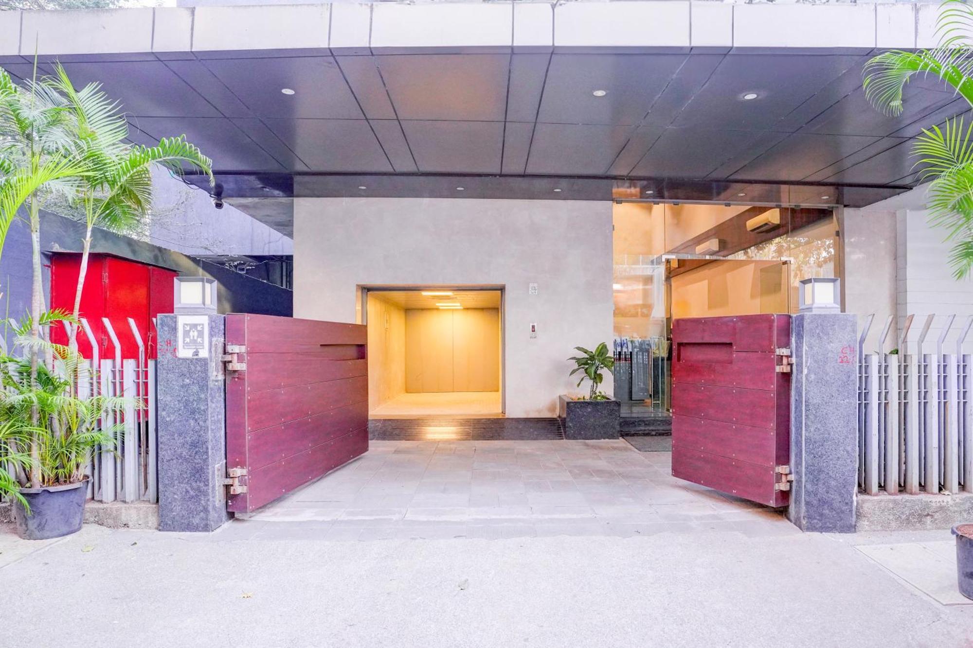 Super Townhouse Oak Times Square Le Western Mumbai Bagian luar foto