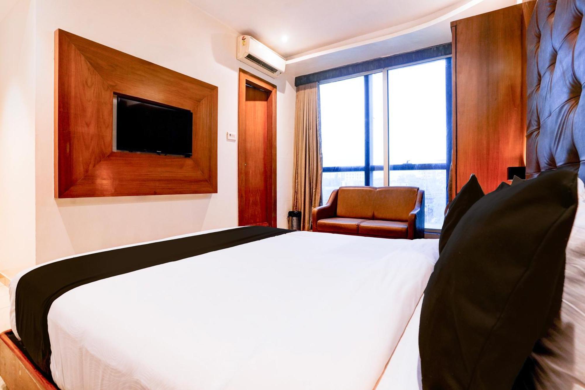 Super Townhouse Oak Times Square Le Western Mumbai Bagian luar foto