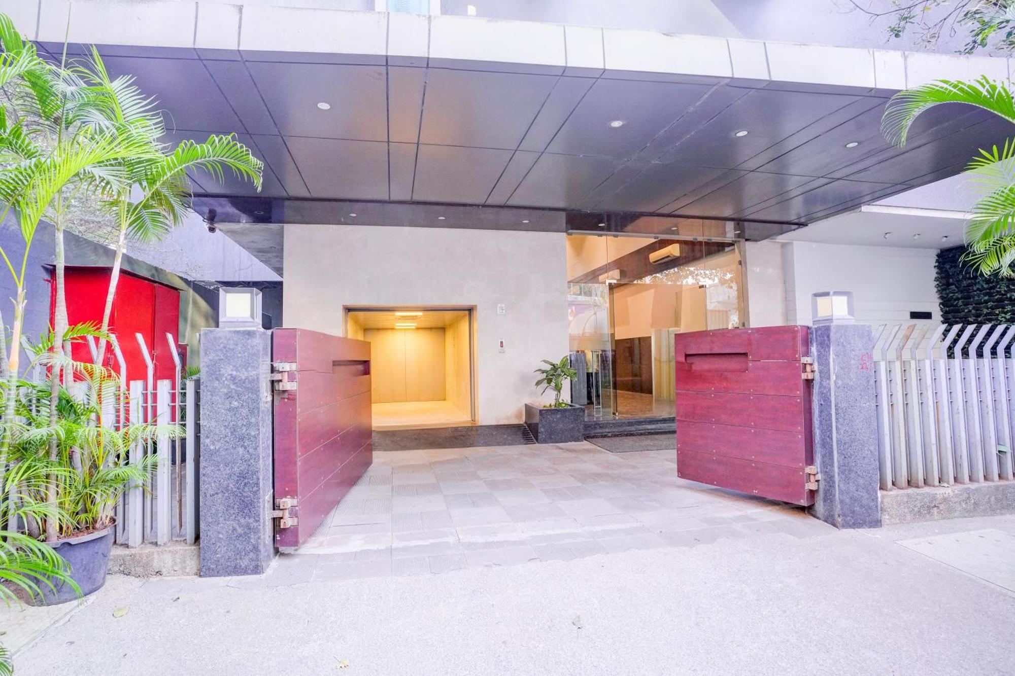 Super Townhouse Oak Times Square Le Western Mumbai Bagian luar foto