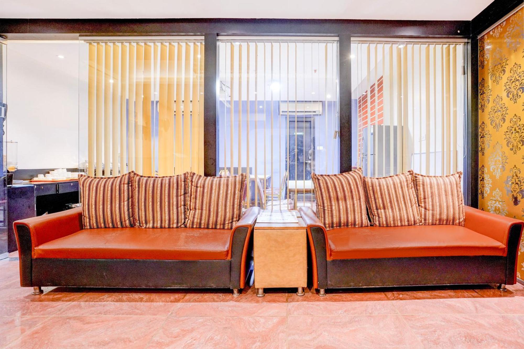 Super Townhouse Oak Times Square Le Western Mumbai Bagian luar foto