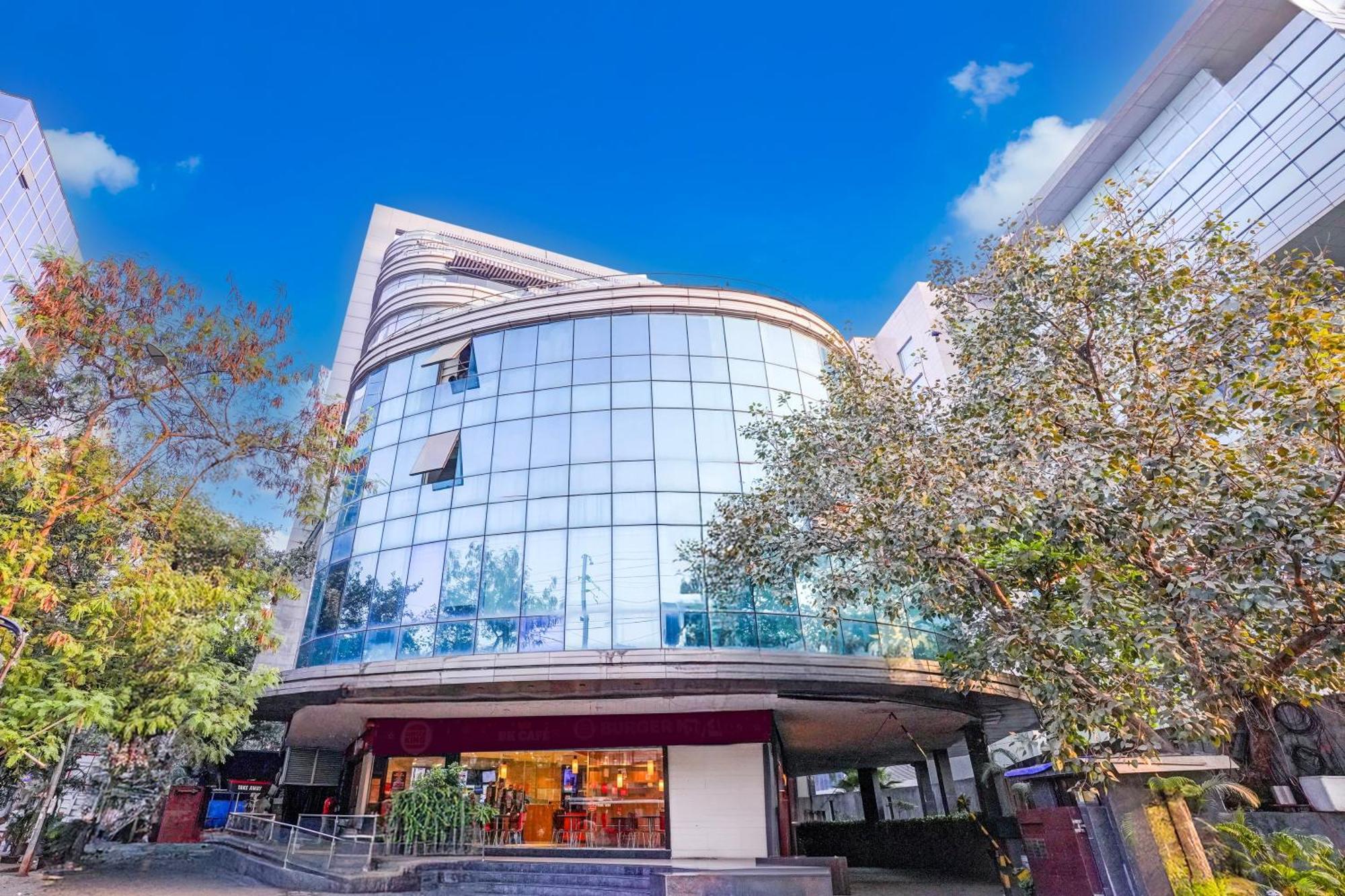 Super Townhouse Oak Times Square Le Western Mumbai Bagian luar foto