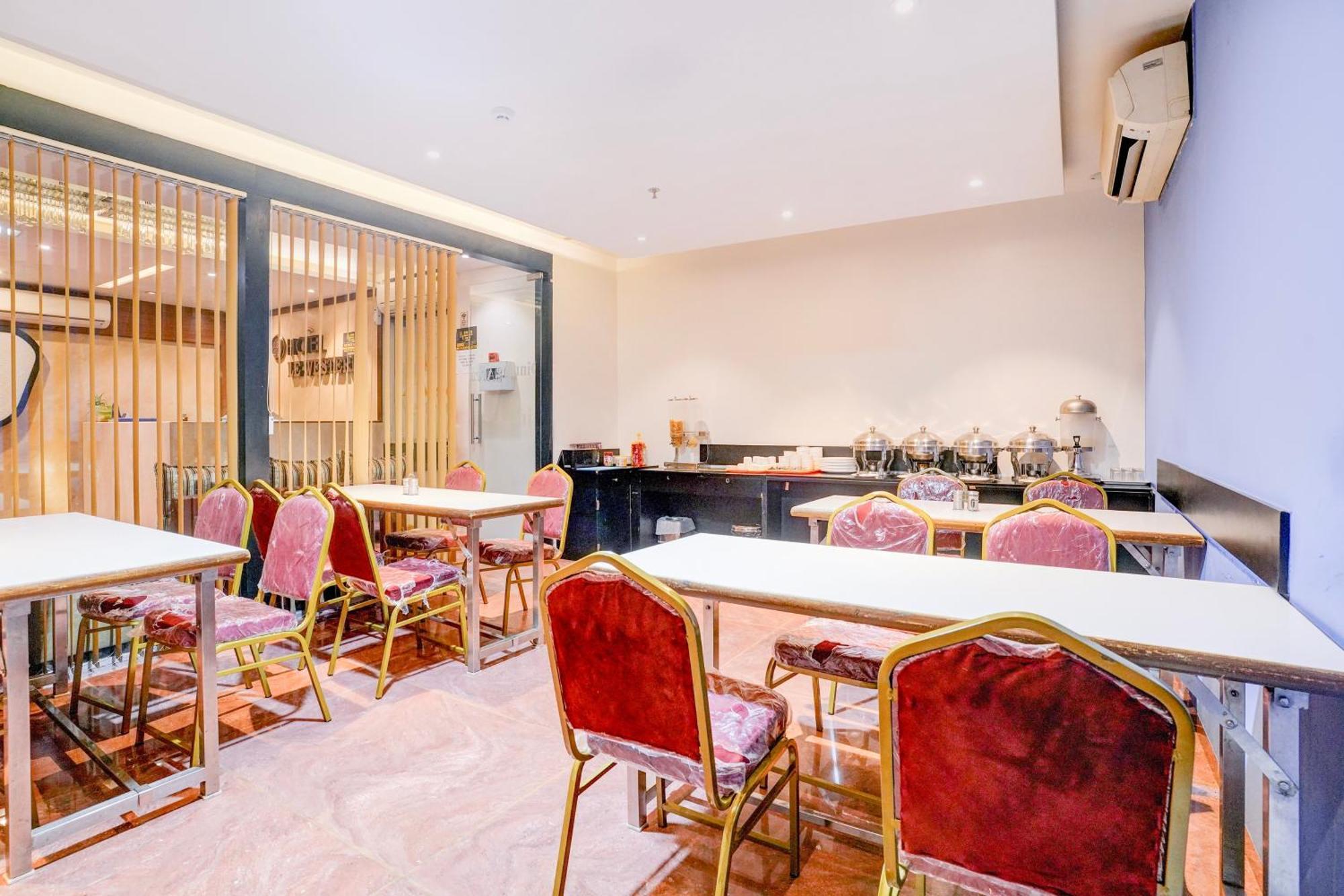 Super Townhouse Oak Times Square Le Western Mumbai Bagian luar foto
