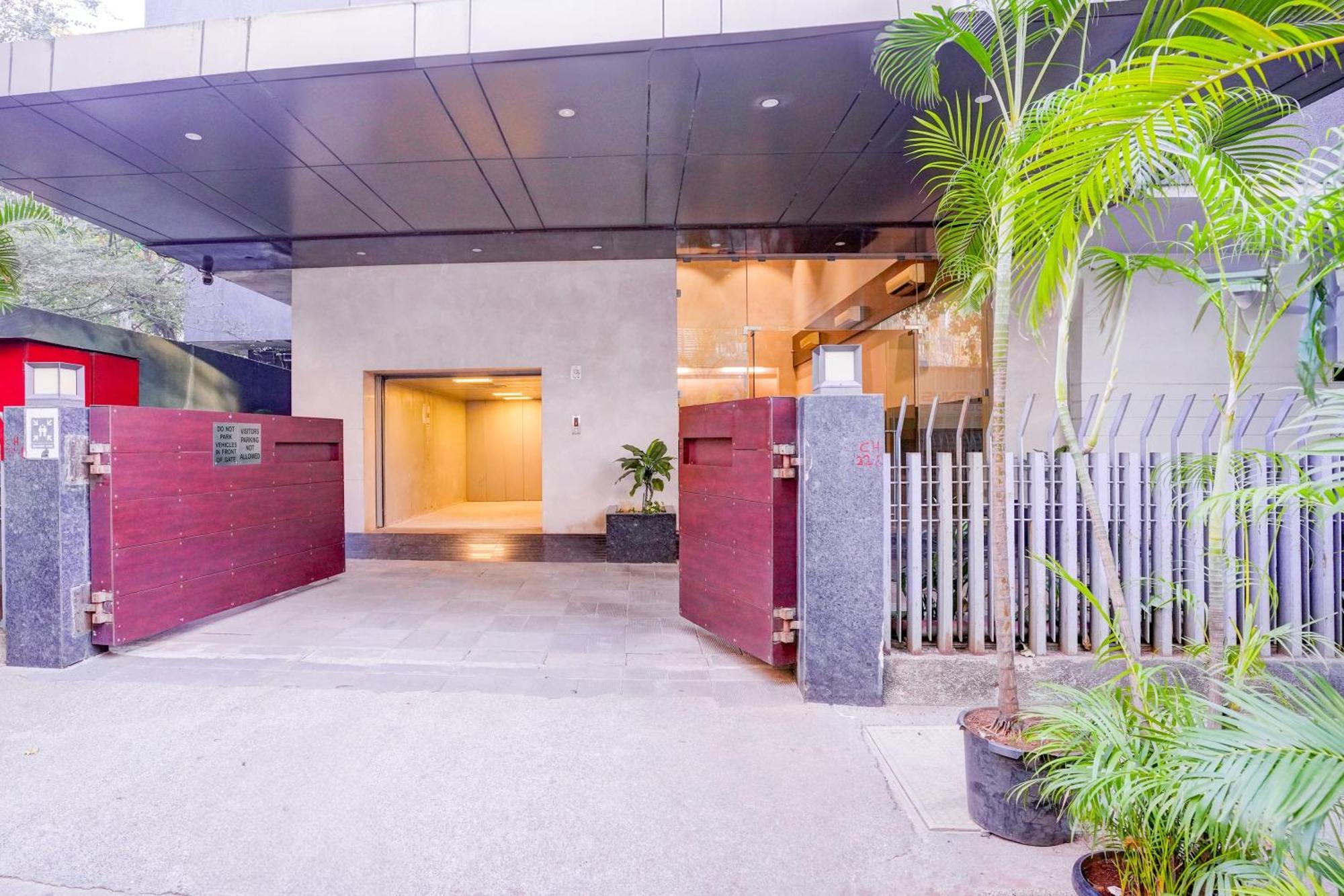 Super Townhouse Oak Times Square Le Western Mumbai Bagian luar foto
